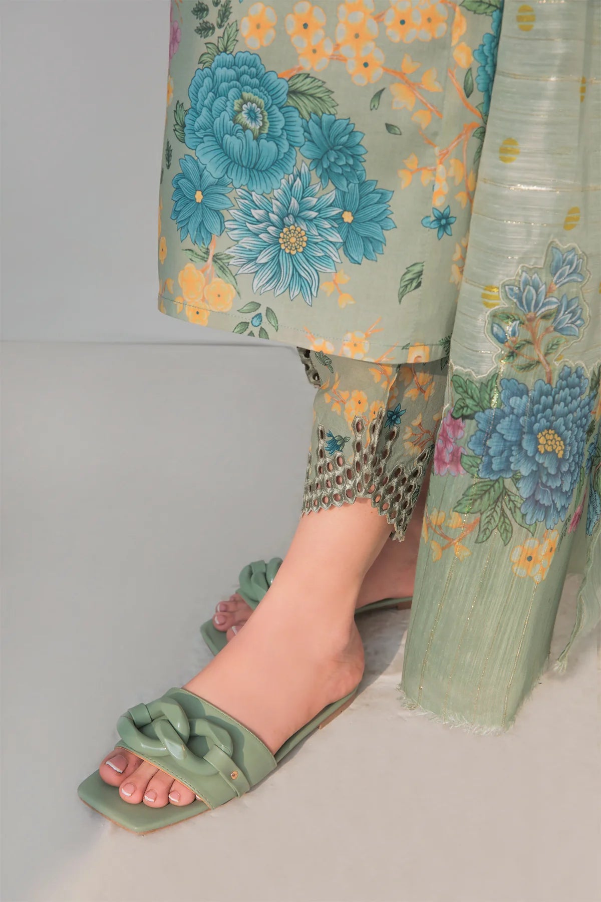 Buy Women's Sea Green Floral Print Suit Set at PinkPhulkari California