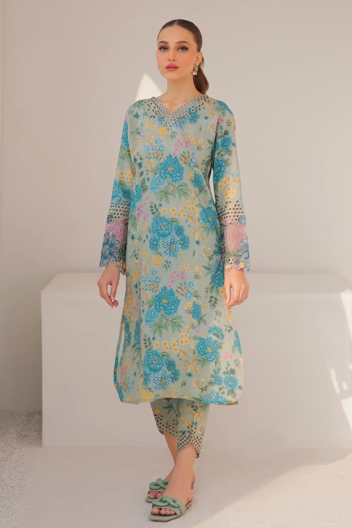 Buy Women's Sea Green Floral Print Suit Set at PinkPhulkari California