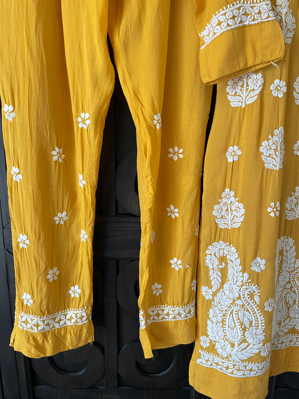 Buy Gold Yellow Lucknowi Straight Kurta Set at PinkPhulkari California