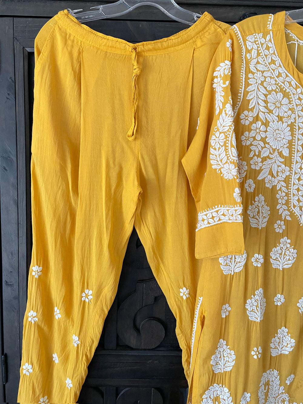 Buy Gold Yellow Lucknowi Straight Kurta Set at PinkPhulkari California