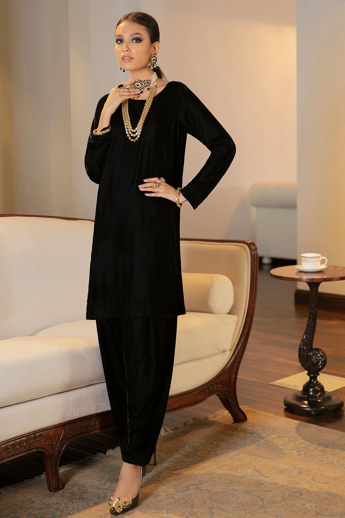 Buy Women's Black Solid Velvet Suit at PinkPhulkari California
